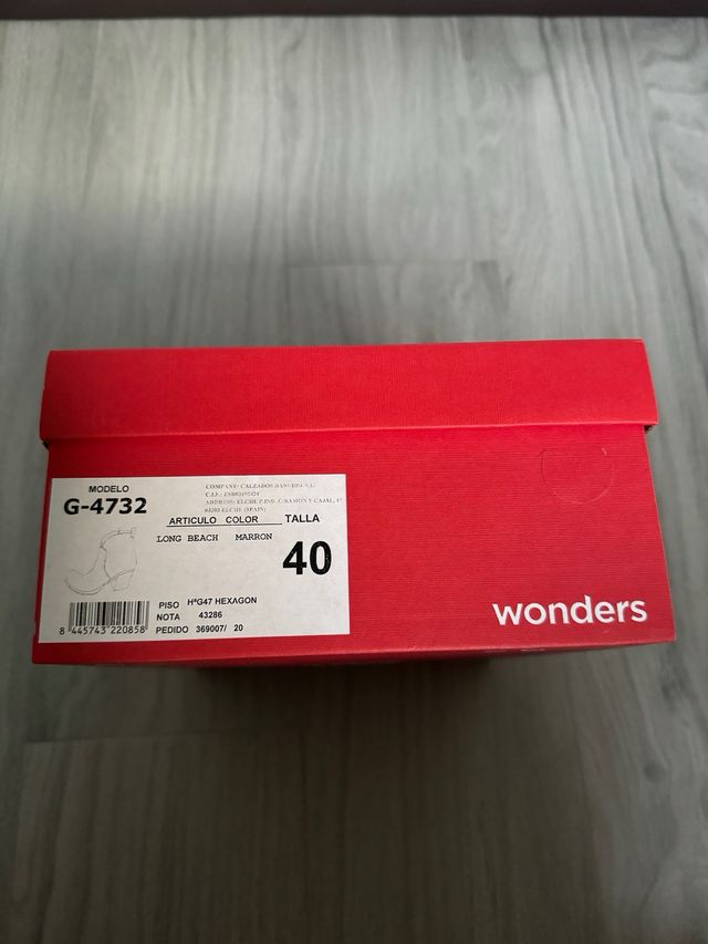 Stivaletti marroni Wonders con tacco 6 cm