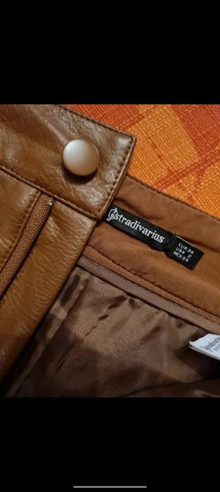 Falda marrón Stradivarius