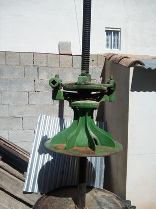 Prensa para vino antigua