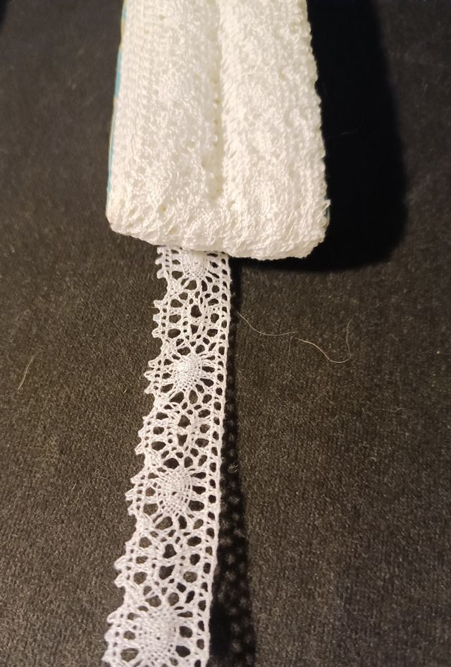 Lote de puntillas Nº5 total 130 metros