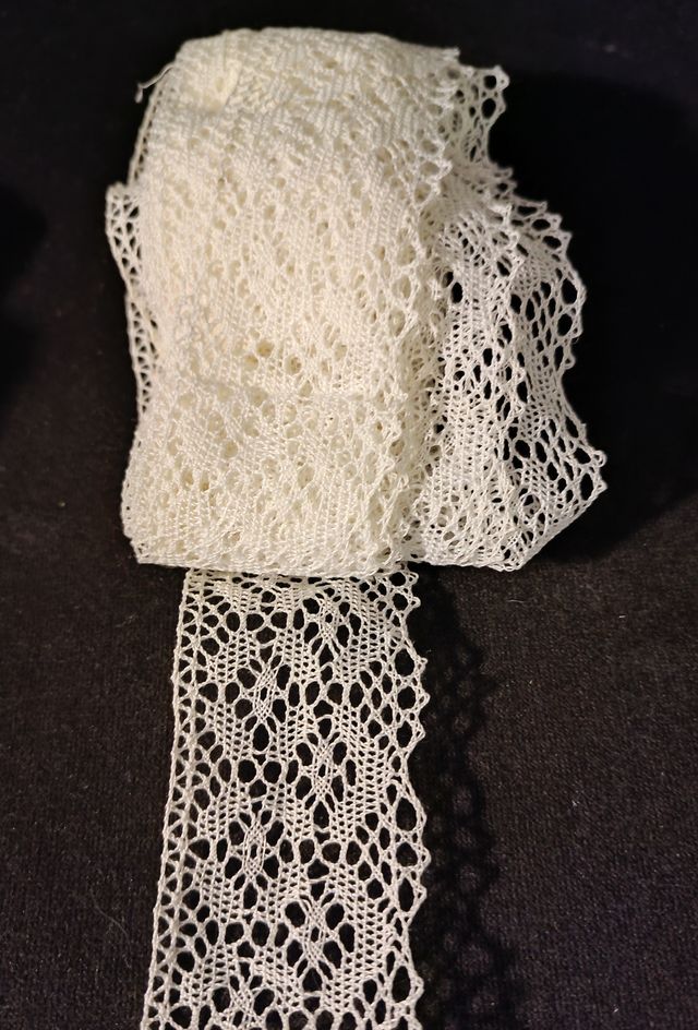 Lote de puntillas Nº5 total 130 metros