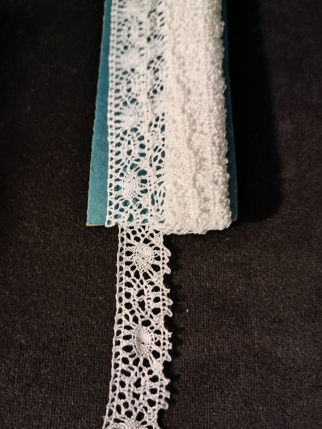 Lote de puntillas Nº5 total 130 metros