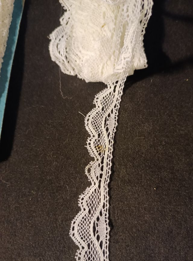 Lote de puntillas Nº5 total 130 metros