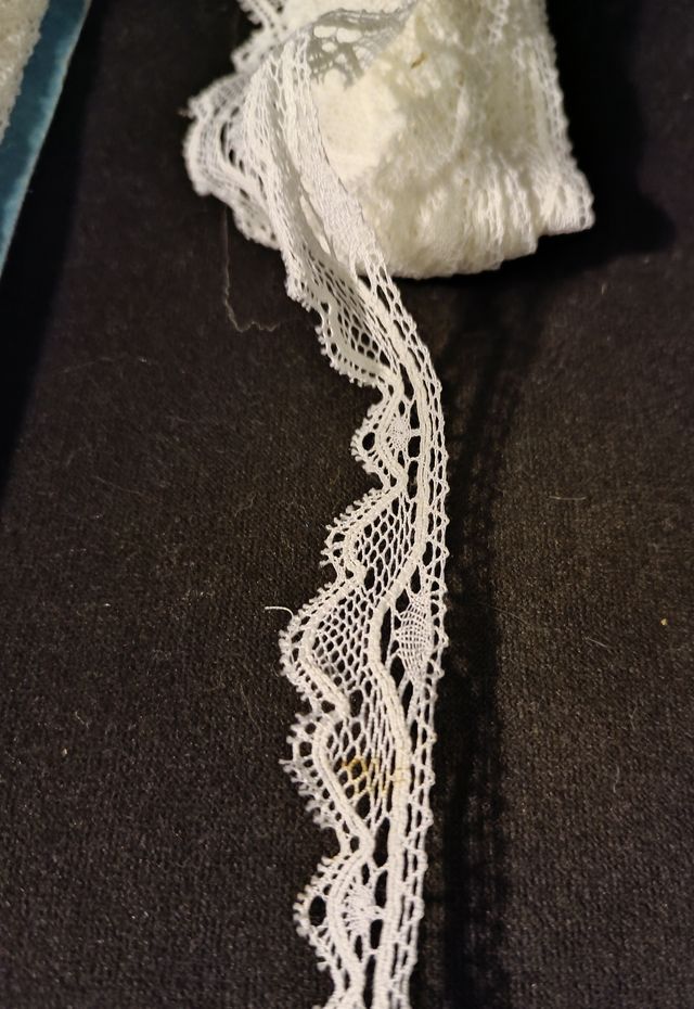 Lote de puntillas Nº5 total 130 metros