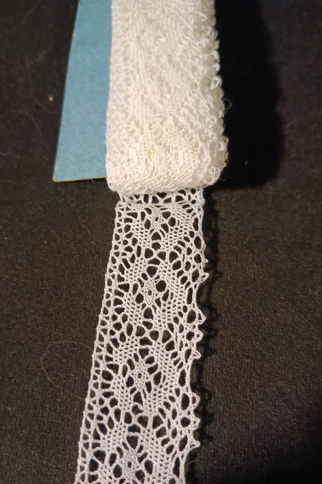 Lote de puntillas Nº5 total 130 metros