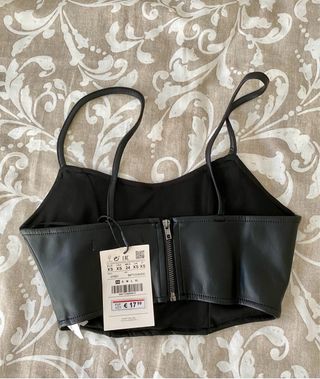 Top negro de piel de Pull&Bear