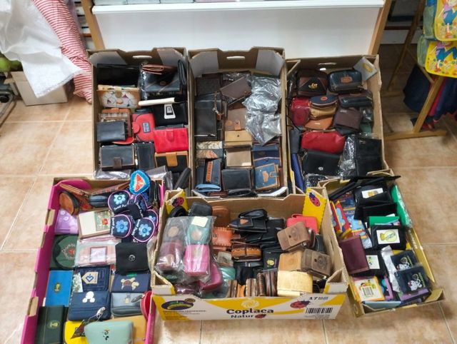 Monederos y carteras, llaveros y petilleras