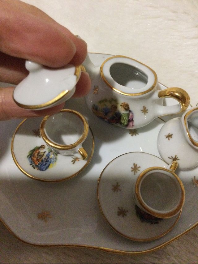 Juego de porcelana para casa de muñecas