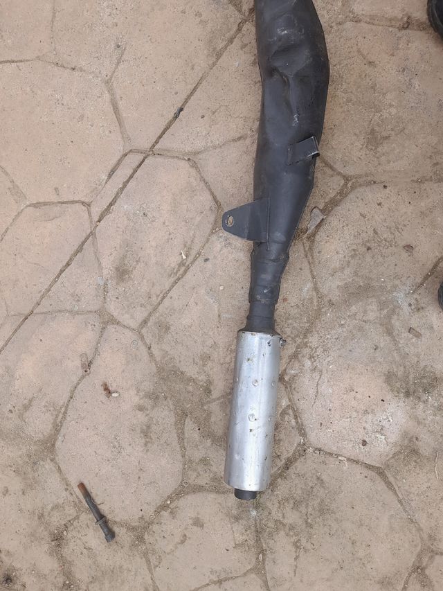 Yamaha 1UA-14711 rd 350 escape izquierdo