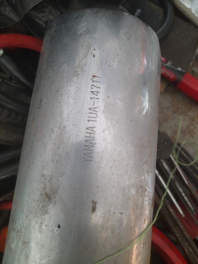 Yamaha 1UA-14711 rd 350 escape izquierdo