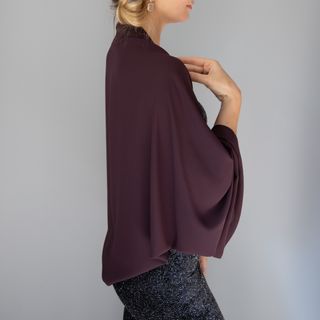 Chal bolero, mangas de chiffon color vino