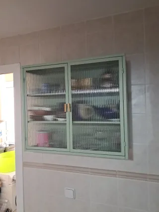 Armario estilo vintage de metal y cristal