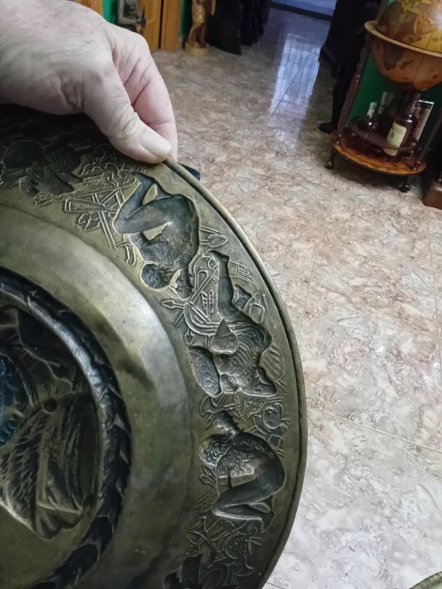 Platos únicos de bronze ano 1862 grandes