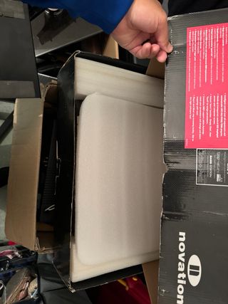 NOVATION SL25 MKII CHOLLO en caja