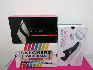 Tre scatole vuote Sketchers 