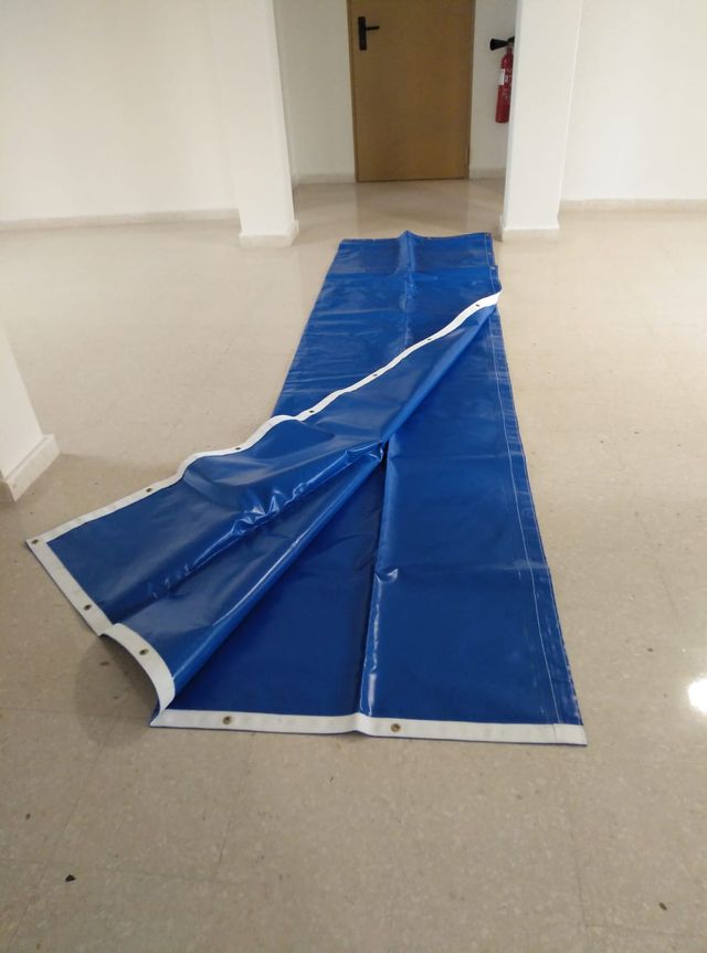 Due tende da sole in PVC con fianchi