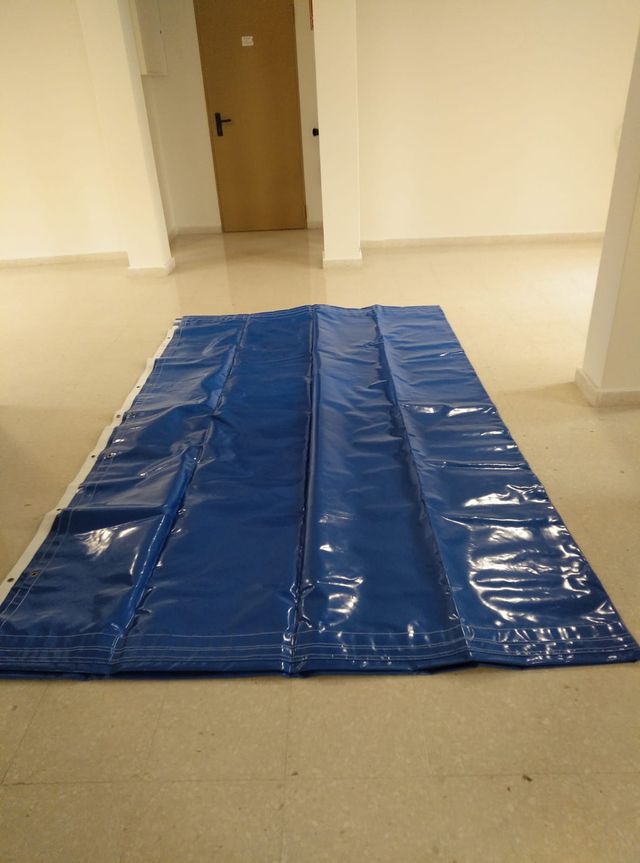 Due tende da sole in PVC con fianchi