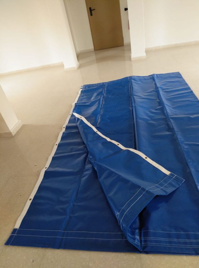 Due tende da sole in PVC con fianchi