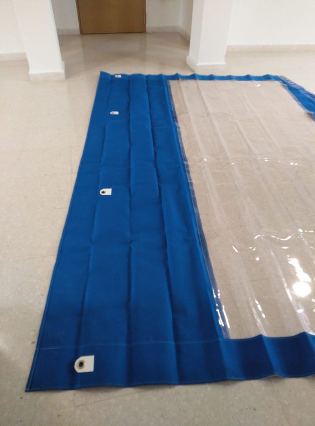 Due tende da sole in PVC con fianchi