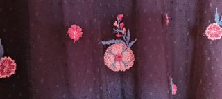 Blusa negra plumetti y bordados