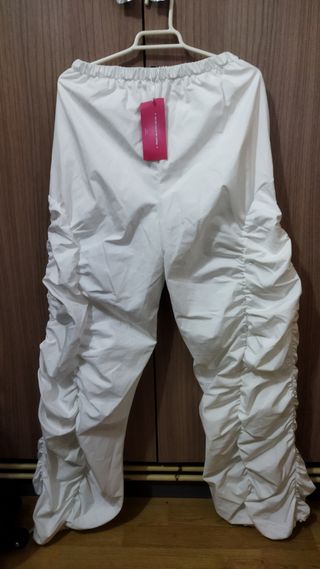 Pantalon parachute. S. *Regalo red