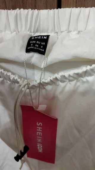 Pantalon parachute. S. *Regalo red