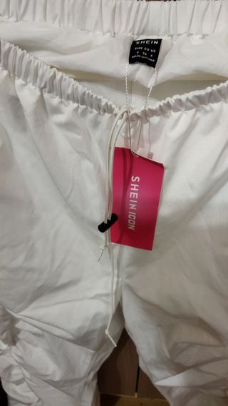 Pantalon parachute. S. *Regalo red