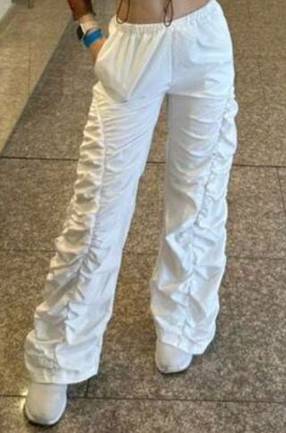 Pantalon parachute. S. *Regalo red