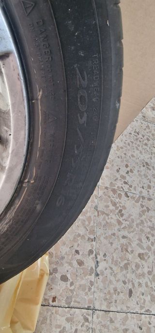 Rueda de coche Peugeot