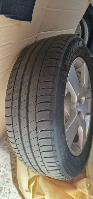 Rueda de coche Peugeot