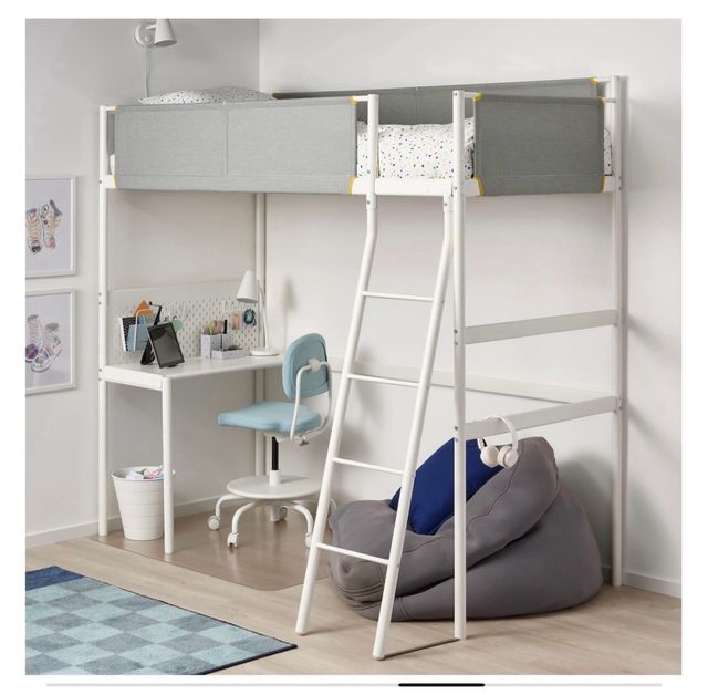 Cama alta Ikea de 90x 200 como nueva.