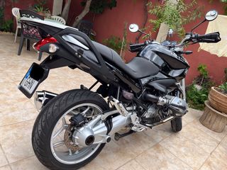 BMW R1200R con maletas y cofre originales