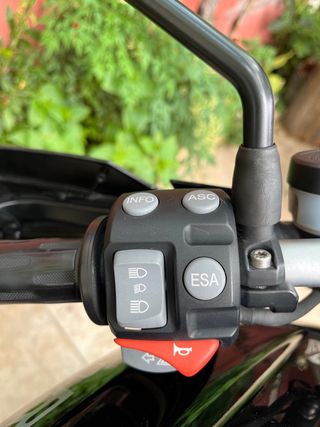 BMW R1200R con maletas y cofre originales