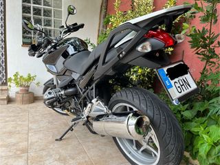 BMW R1200R con maletas y cofre originales