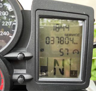 BMW R1200R con maletas y cofre originales