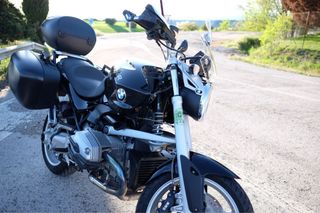 BMW R1200R con maletas y cofre originales
