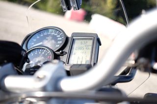 BMW R1200R con maletas y cofre originales