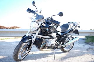 BMW R1200R con maletas y cofre originales