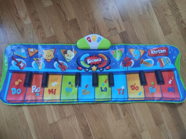 Cocinita Ikea infantil con muchos okaccesorios