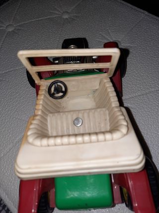 Coche chapa y plástico