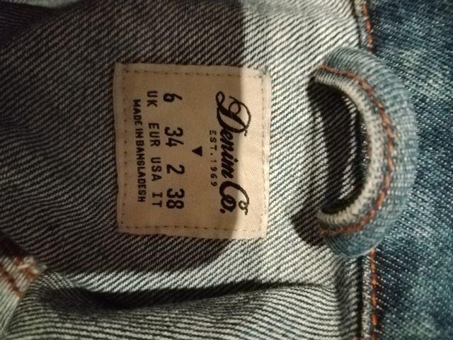 Chaqueta vaquera corta