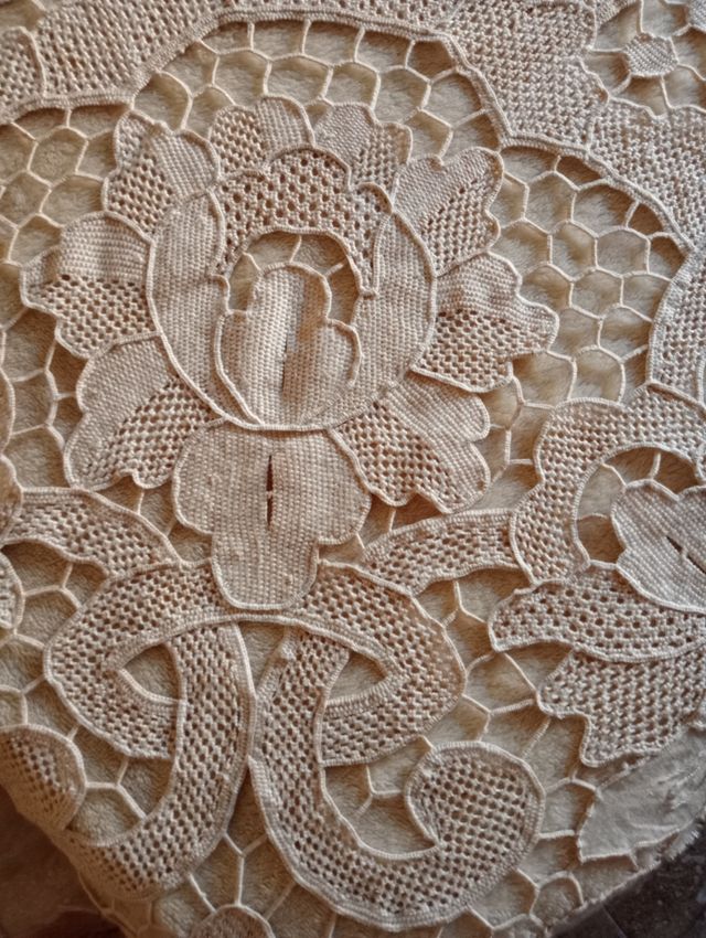 Colcha de encaje de burano hecha a mano