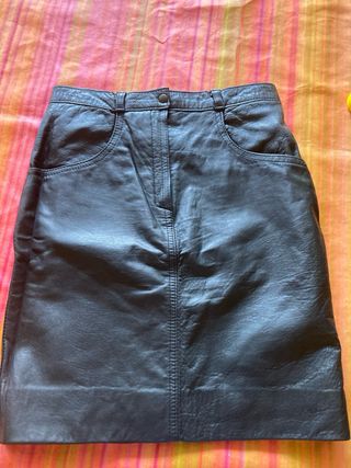 Falda de piel negra ( t 36-38)
