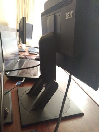 Monitor LCD IBM 15' Leer