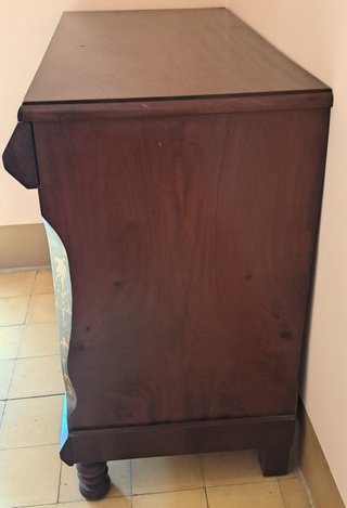 Cómoda escritorio Isabelina de caoba con cajón sec