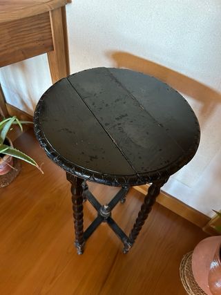 MESA MUY ANTIGUA