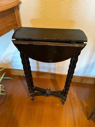 MESA MUY ANTIGUA