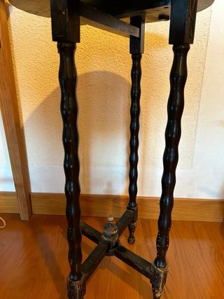 MESA MUY ANTIGUA