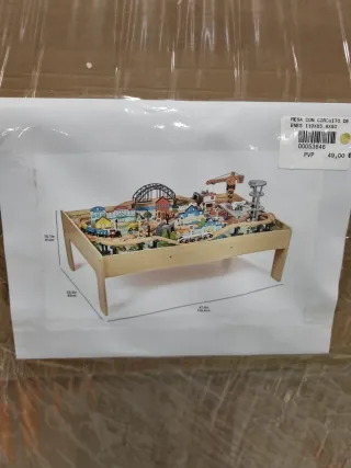 MESA MADERA CON CIRCUITO DE TREN