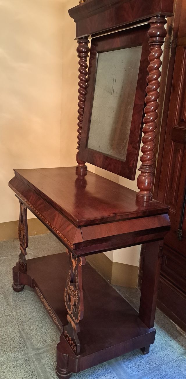 Consola Isabelina de caoba y marquetería de boj, s